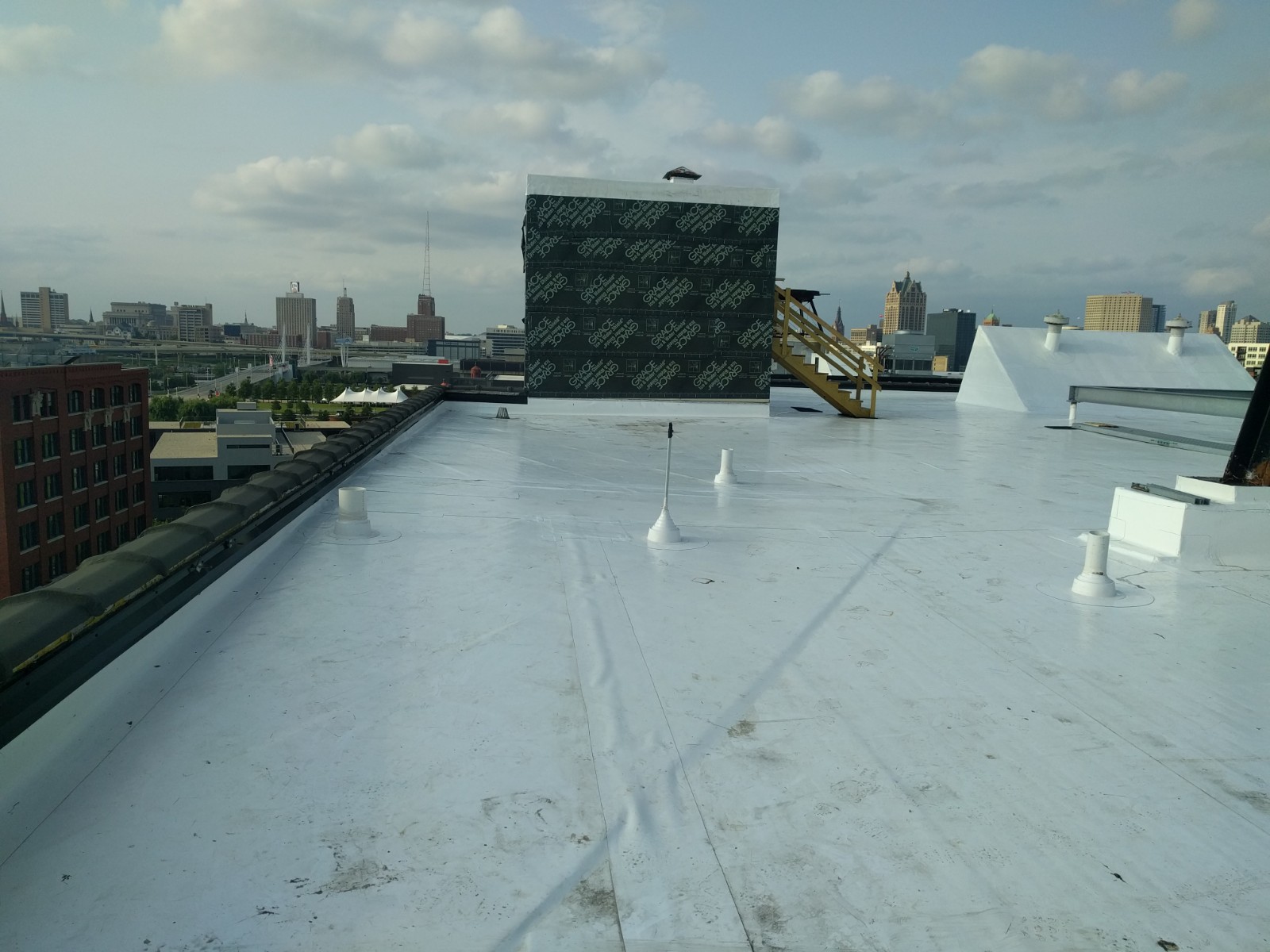 Complete commercial roof replacement in Milwaukee