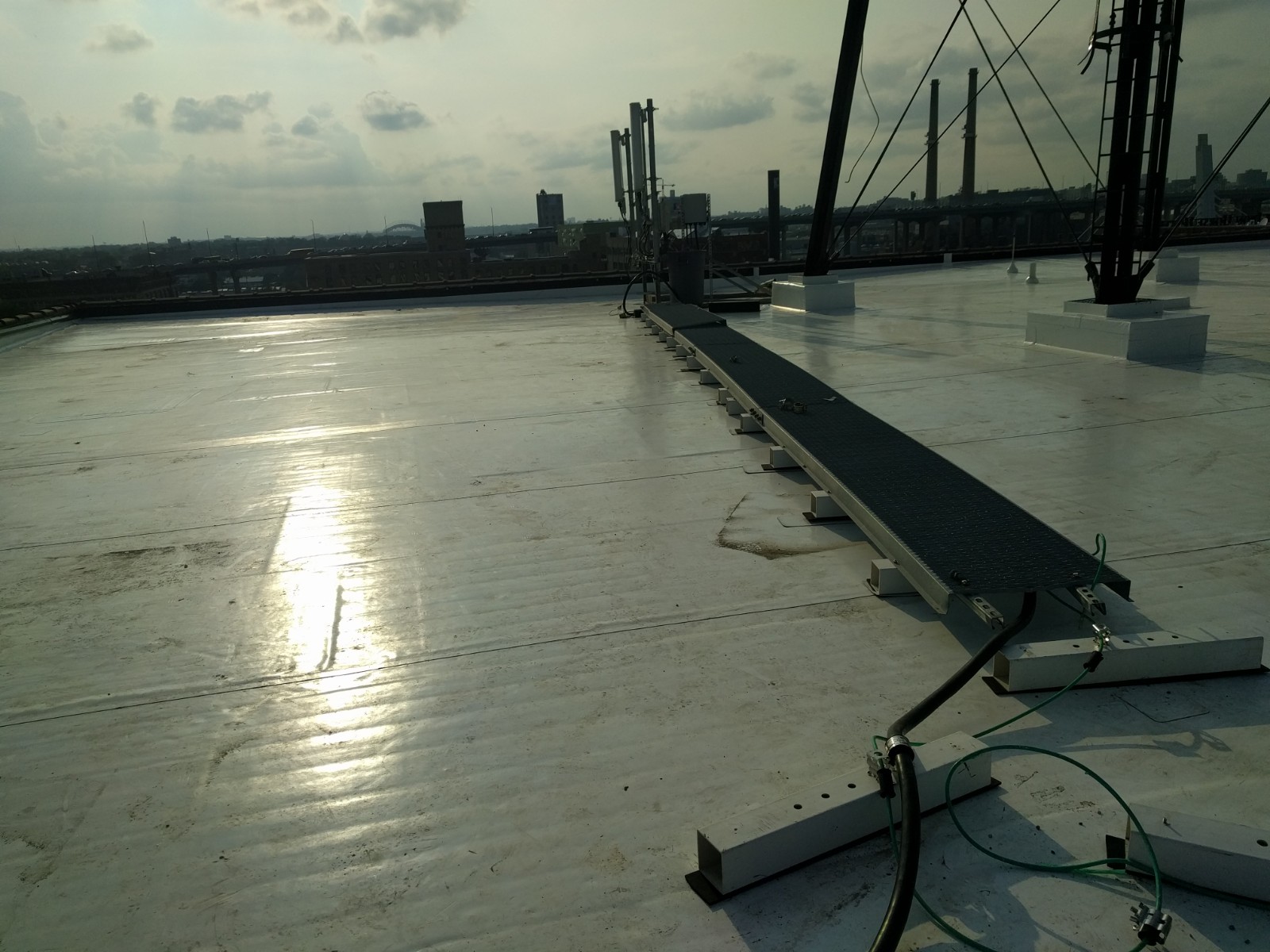Commercial flat roof contractors in Milwaukee