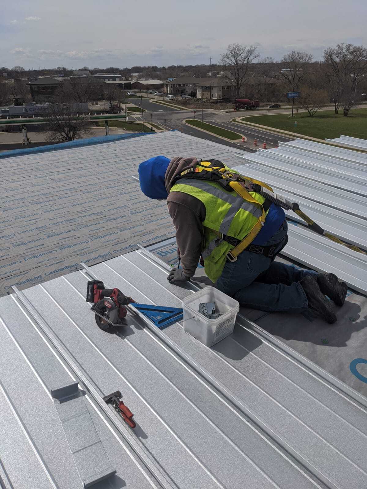 Madison sheet metal roof installation for commercial buildings