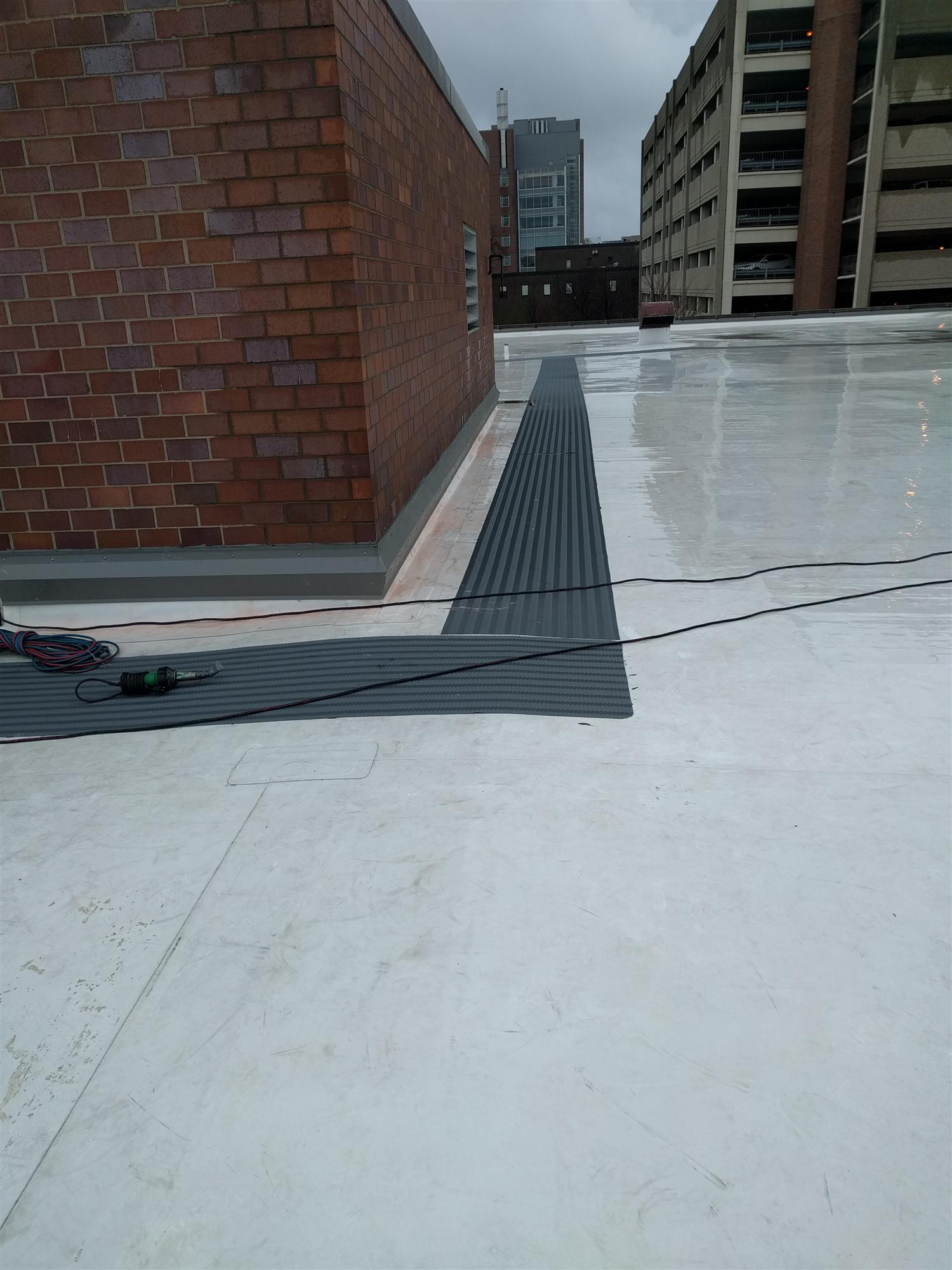 Thermoplastic Commercial Roof Replacement Services in Chicago