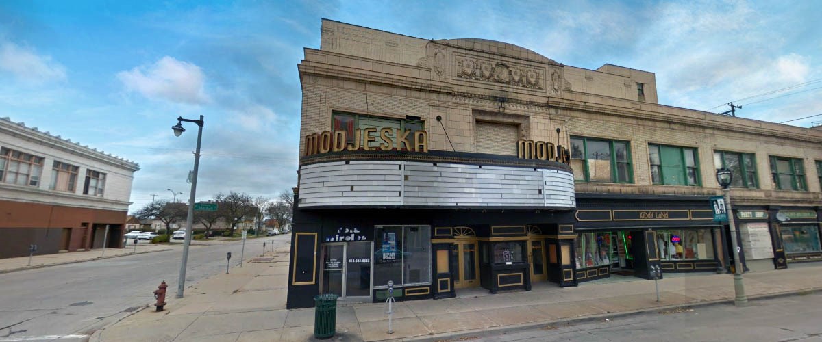 Milwaukee modified bitumen roof replacement for commercial property