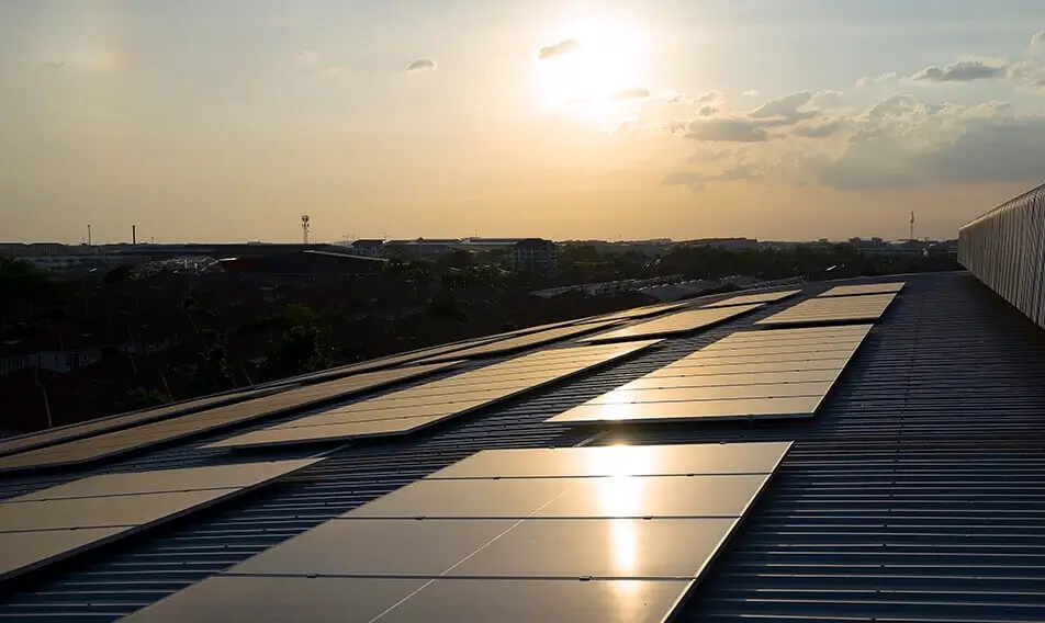 commercial solar panel installation in milwaukee